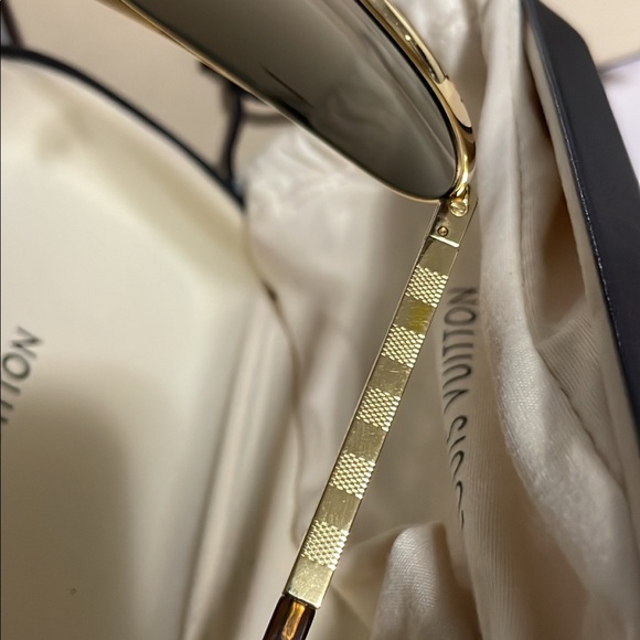 SOLD ON IG @mmbagslux. 🧡Authentic LV ATTITUDE PILOT SUNGLASSES GOLD - Picture 7 of 14